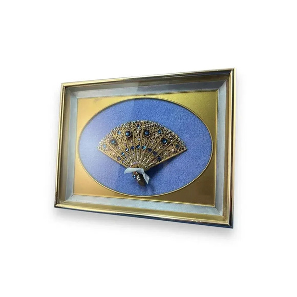 VINTAGE ANTIQUE MINIATURE BRASS FAN GOLD SHADOW BOX PEARLS LACE BLUE RIBBON - Picture 5 of 9